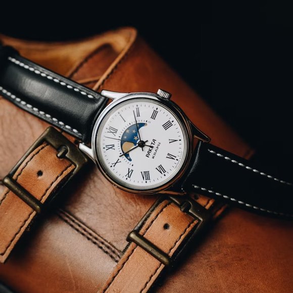 Moon phase calendar watch - Picture 1 of 1